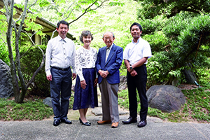 営業担当者とオーナー様写真