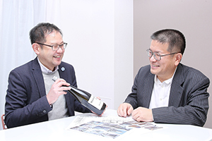 営業担当者とオーナー様写真