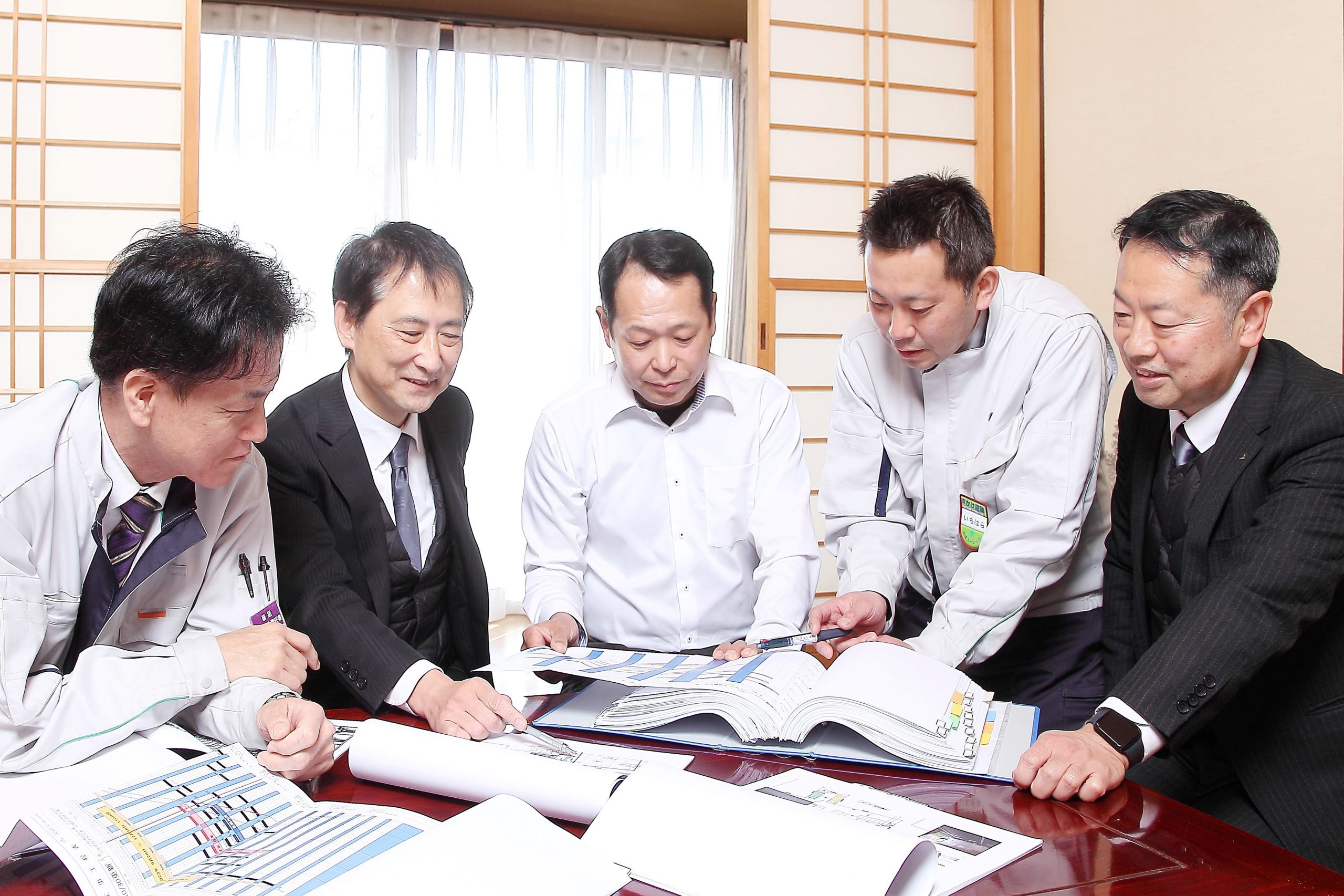 営業担当者とオーナー様写真